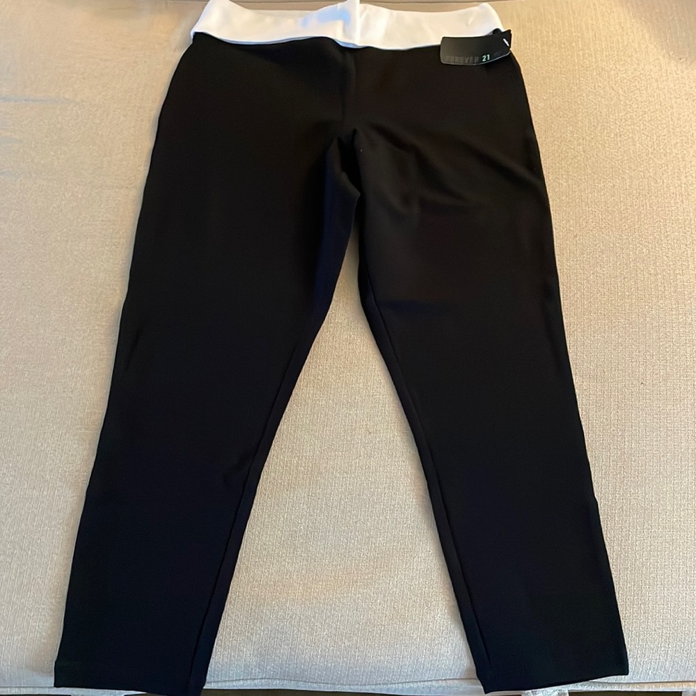 Forever 21 women’s size M active capris NWT